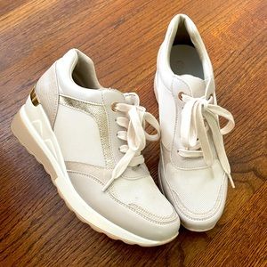Cream and gold wedge fashion sneaker